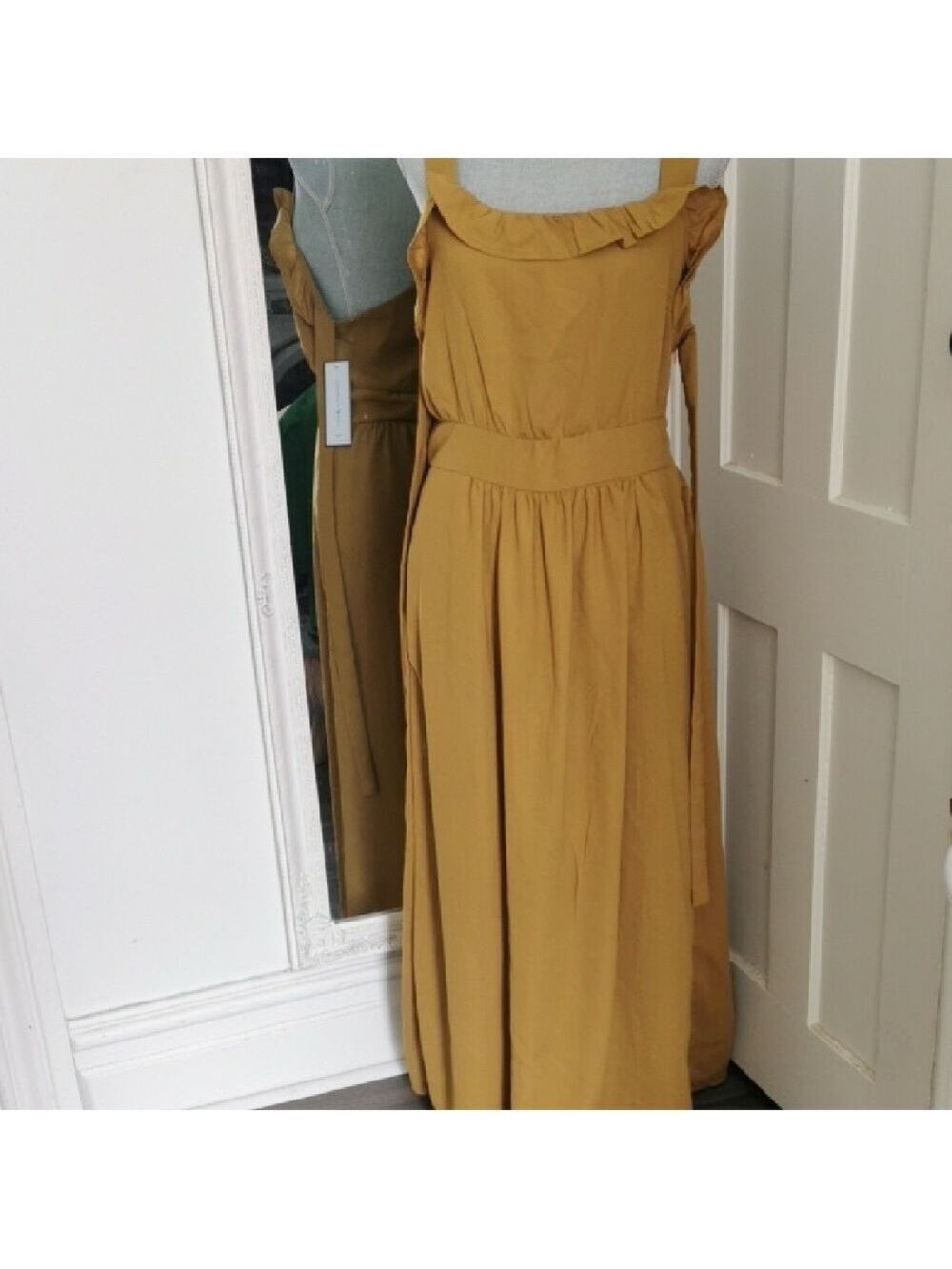 NWT Goodnight Macaroon high waisted Payton maxibohodress with ruffles Size M.